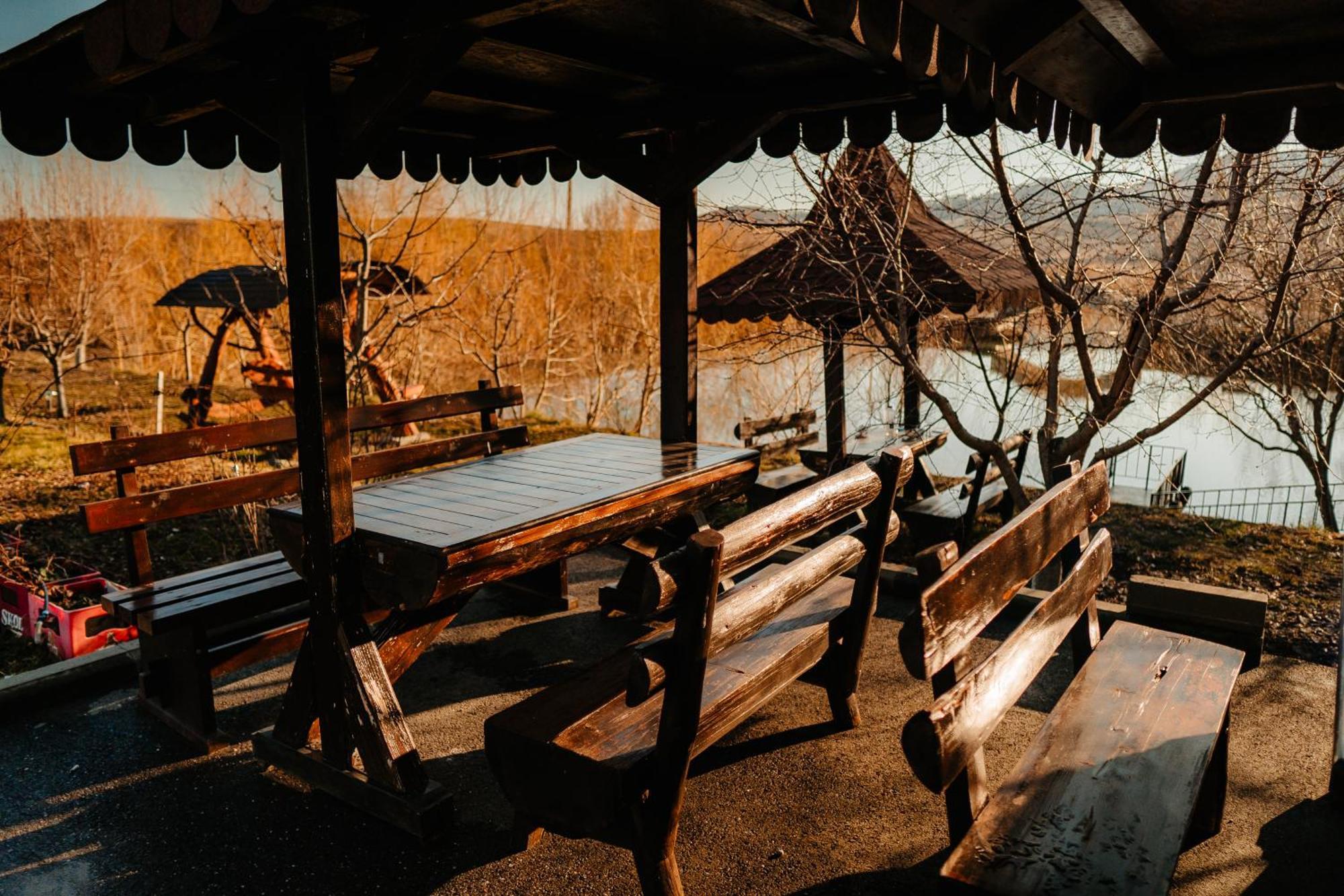Pastravaria Ursu Vinatori-Neamt ภายนอก รูปภาพ